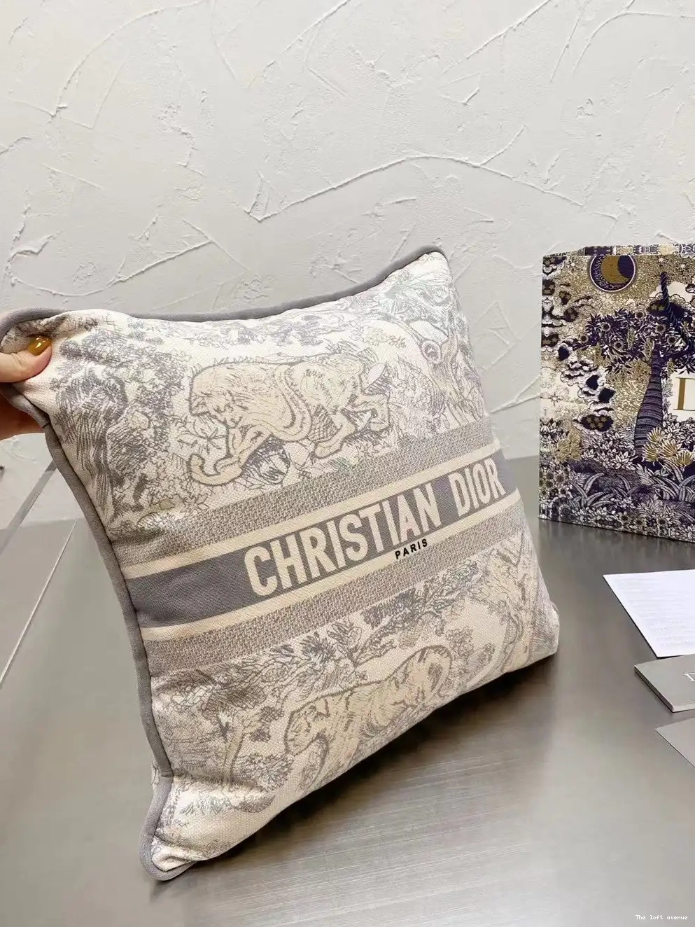 CHRISTIAN PILLOW THROW GREY 0706